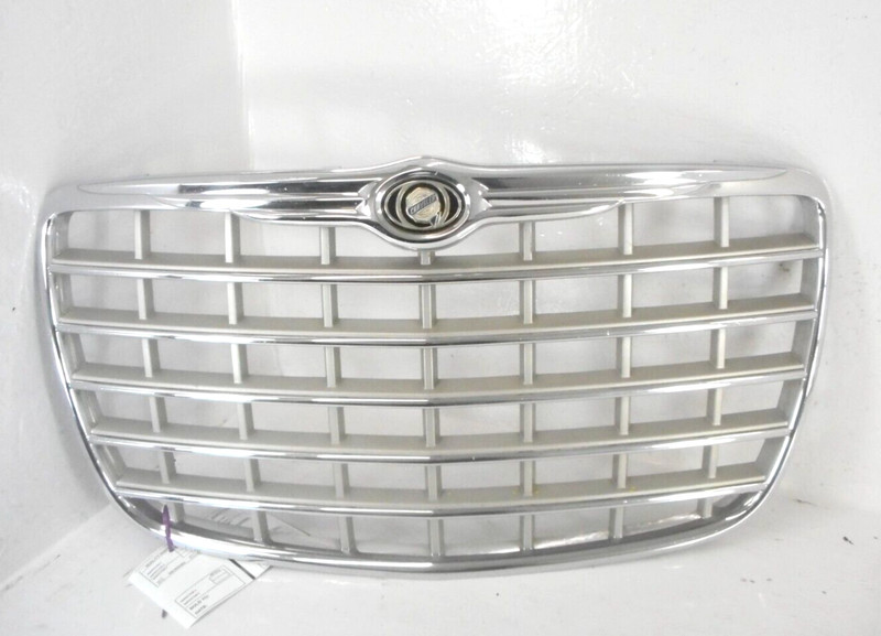 05-10 Chrysler 300 Grille Silver & Chrome OEM