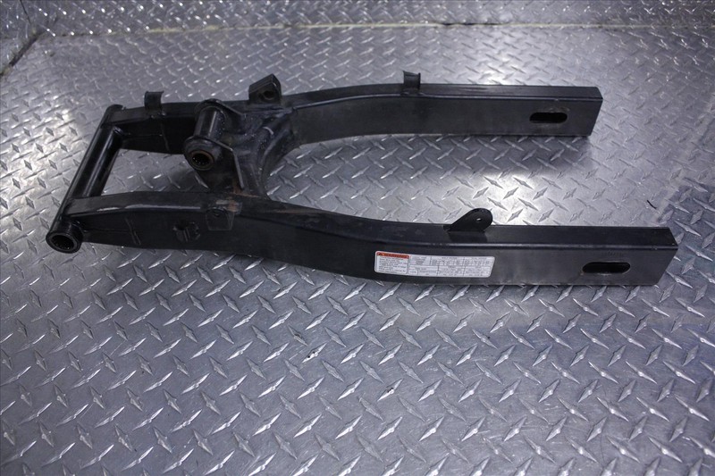 2005 SUZUKI GS 500 FK SWING ARM OEM GS500 05