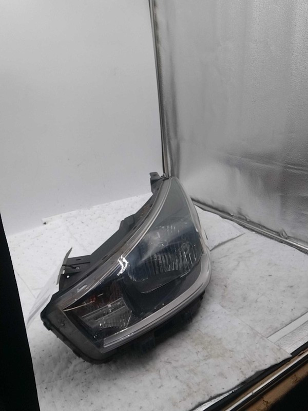 Used Left Headlight Assembly fits: 2020 Kia Rio reflector Left Grade A
