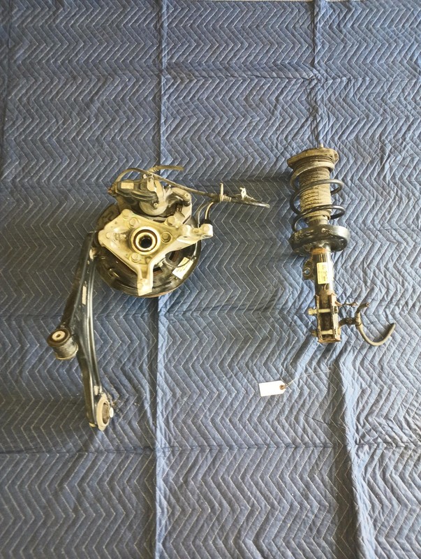 2021-2023 CHEVROLET TRAILBLAZER Right Front Suspension Knee OEM 42755598 1.3 FWD