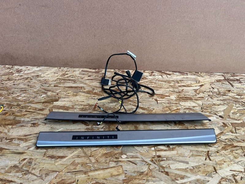 INFINITI M37 M56 Q70 2011-2019 OEM FRONT LEFT OR RIGHT SCUFF LIGHTING DOOR SILL