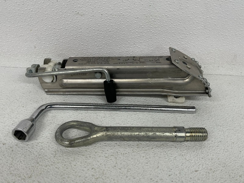 ⭐08-14 MERCEDES BENZ C300 EMERGENCY SPARE TIRE JACK TOOL KIT OEM LOT2320