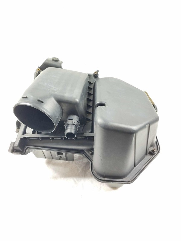 2005 Pontiac Bonneville 4.6L Air Cleaner Box Assembly P/N 25733809