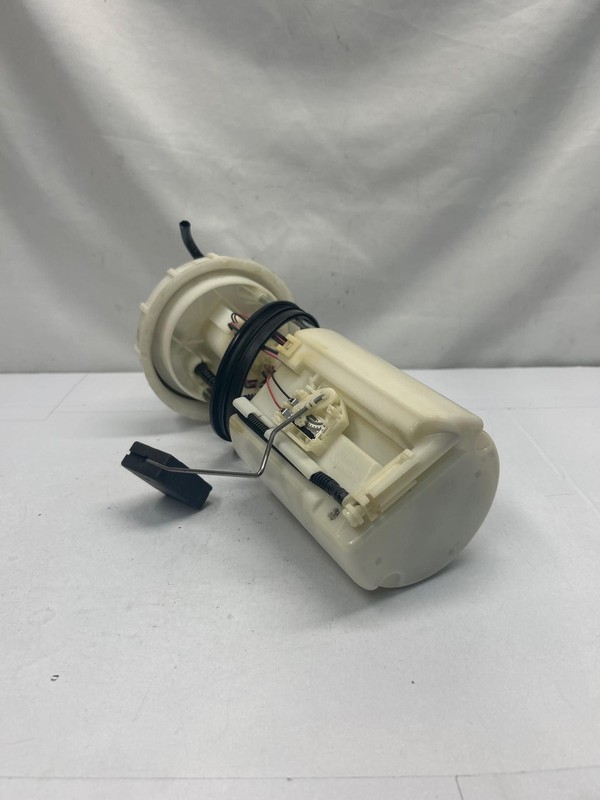 2003 2004 Toyota Tundra fuel pump assembly 8 cylinders