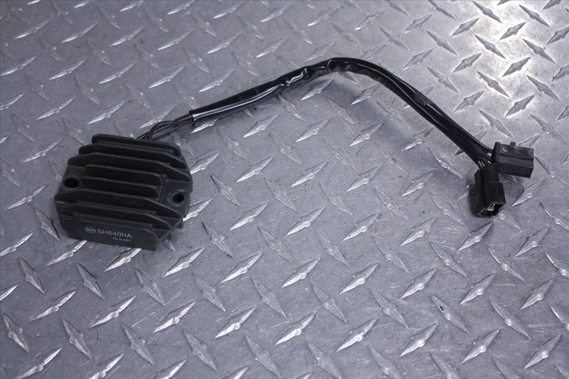 2007 SUZUKI GS 500 VOLTAGE REGULATOR RECTIFIER OEM GS500 07