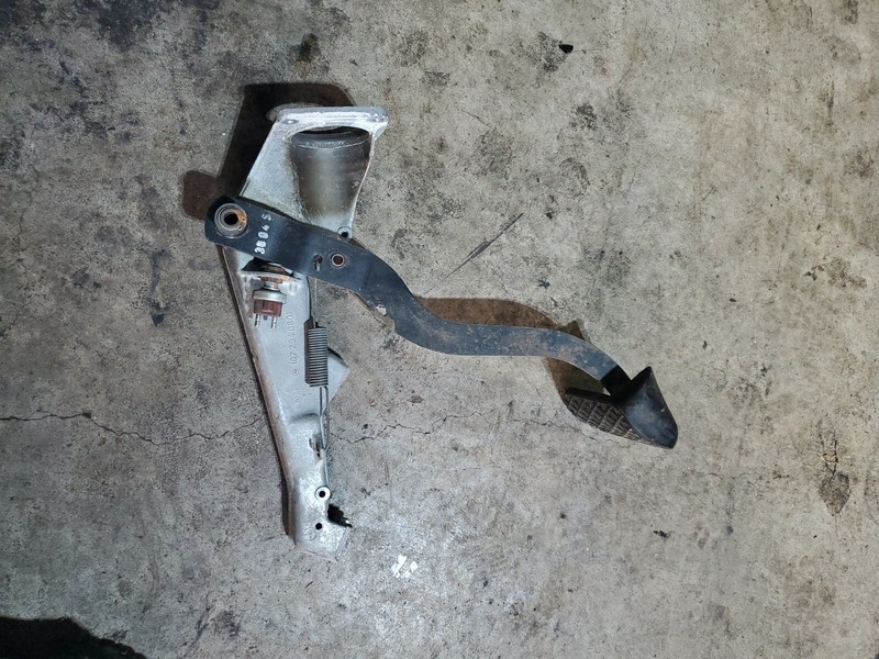MERCEDES 380SL 350 450 107 SL MANUAL TRANSMISSIONBRAKE PEDAL