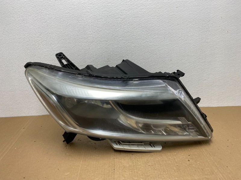 2013 to 2016 Nissan Pathfinder Right Passenger RH Side Headlight OEM AC5730 DW