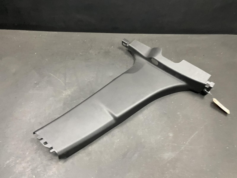 Center Right B Pillar Lower Trim Panel 2021 Cadillac XT4 84468190 2019 - 2023