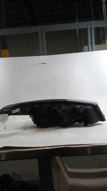 2017 KIA Forte Left Headlight Assembly Silver OEM Used 7000 Miles NJ25-18143
