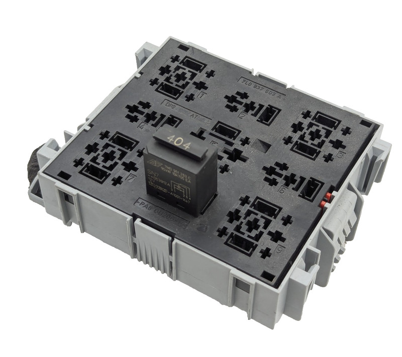 03-10 Porsche Cayenne S 955 957 Power Distribution Fuse Relay Box 7L0937503