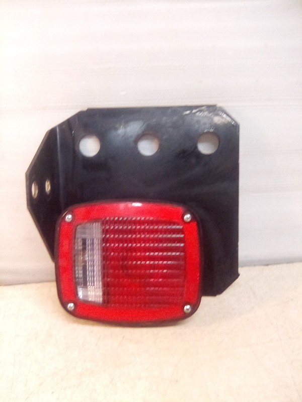 Grote 5371-76 Tail Light With Bracket 06-41414-005