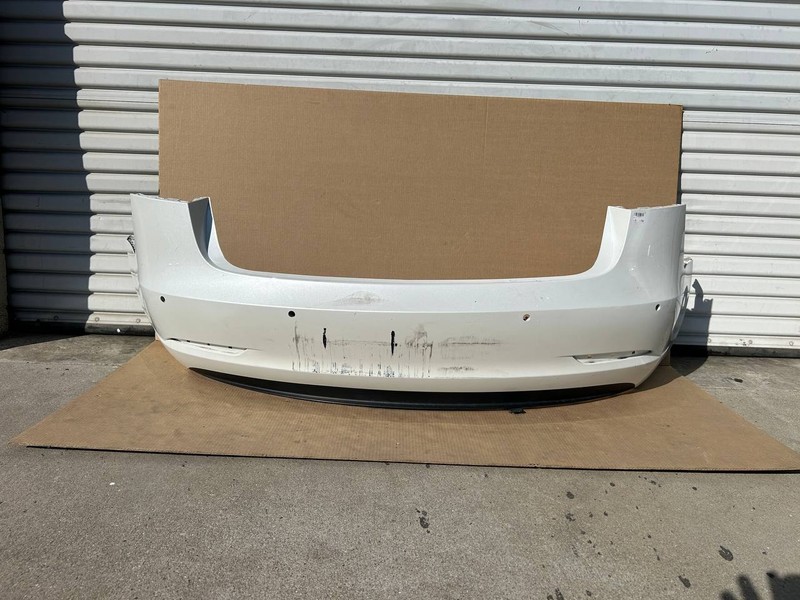 ✅2017-2022Tesla Model 3 Rear Bumper White w/scratches