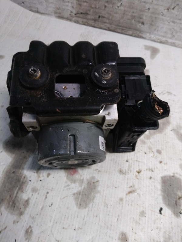 2016 Lincoln MKZ ABS Pump & Motor Assembly OEM DG982C219BD 136K Miles