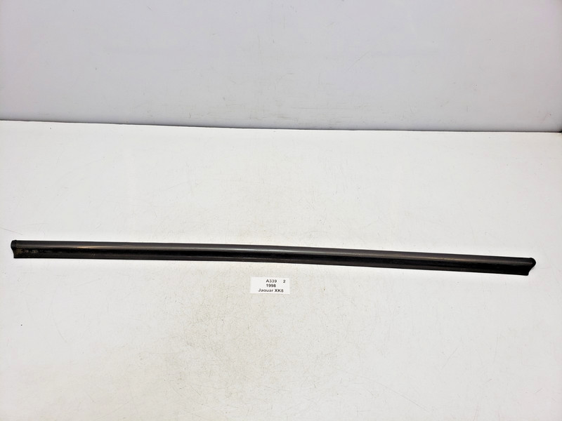 ✅ 97-06 OEM Jaguar XK8 Convertible Front Right Side Window Molding Seal