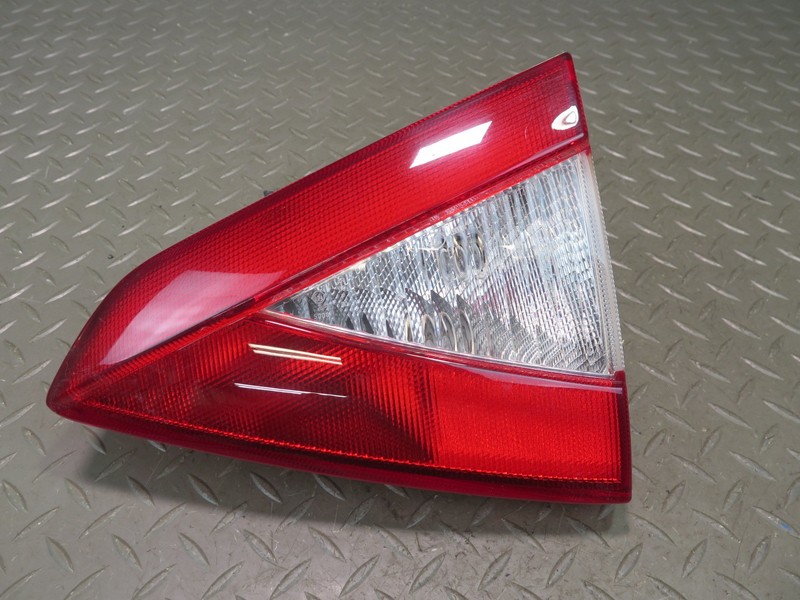 2008-2012 MASERATI GRANTURISMO M145 REAR RIGHT INNER TAIL LIGHT LAMP 231568