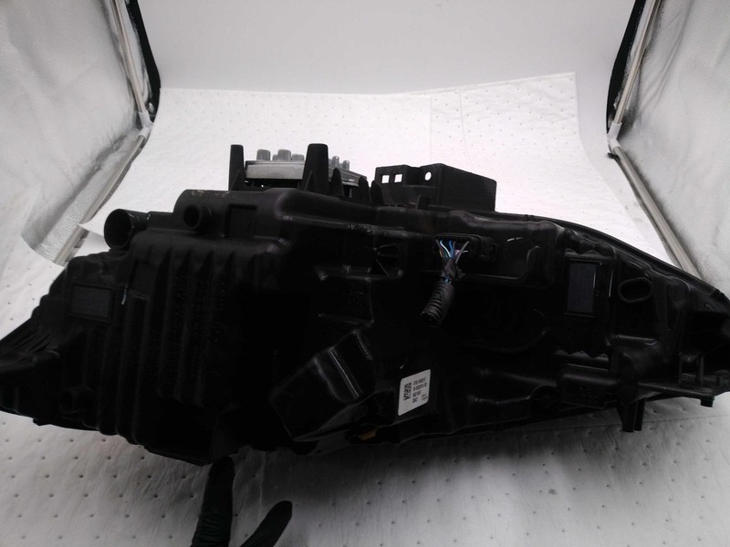 2019 Ford Edge Right Headlight Assembly White OEM 669839 Used 108K Miles