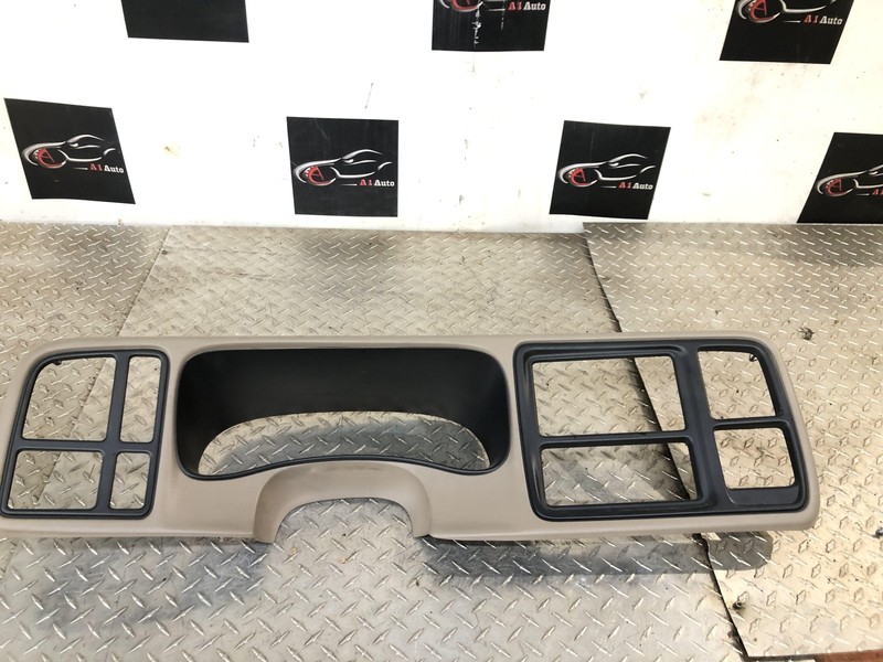 05-07 Chevrolet Silverado Sierra GMC Radio Bezel Speedometer Bezel Neutral