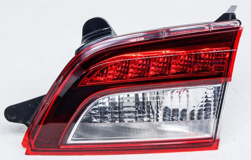 OEM Subaru Outback (Legacy Wagon) Right Side Halogen Tail Lamp Lens Chip