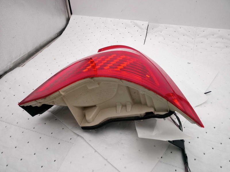 2011 Ford Fusion Right Tail Light Assembly Silver Used 341772 250k Miles