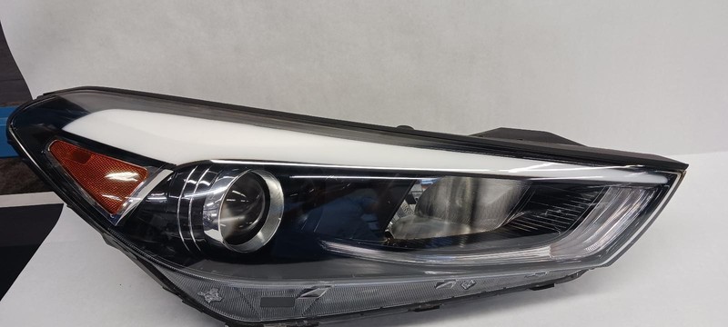 16-'18 HYUNDAI TUCSON Right passenger headlight halogen OEM Grade A!
