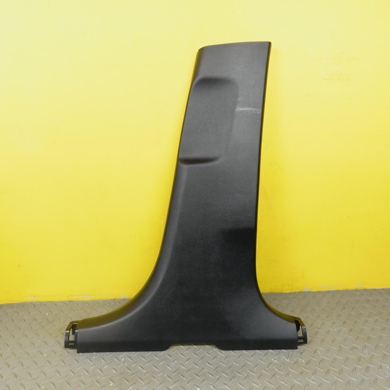 2022-2025 HYUNDAI TUCSON RIGHT B PILLAR LOWER TRIM COVER OEM 85845CW000