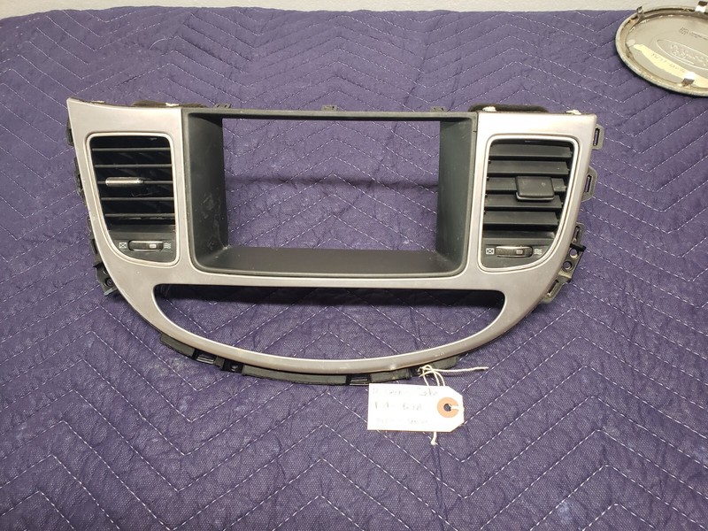 2009-2014 Hyundai Genesis Center Trim Air Vent Panel 847403M100 OEM 900 1E5-B1