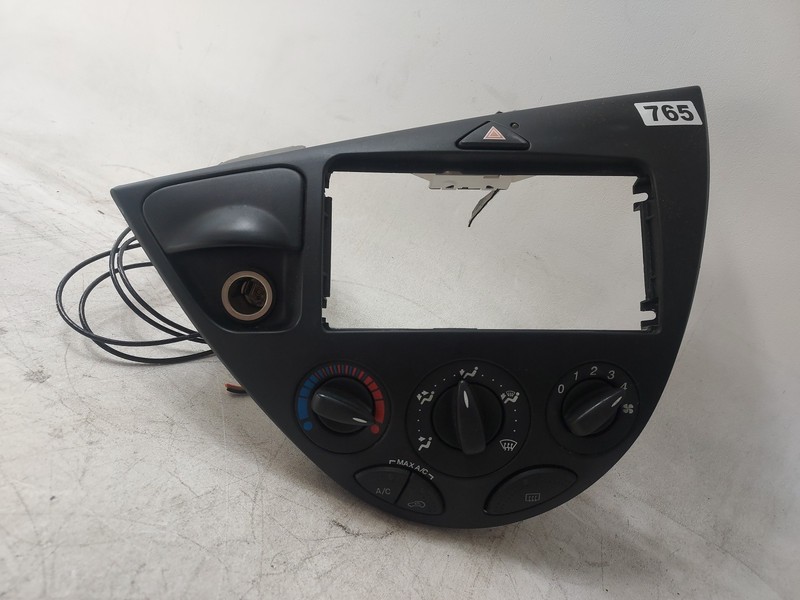 2000-2004 Ford Focus Temperature Climate Control A/C Switch W/ Radio Dash Bezel