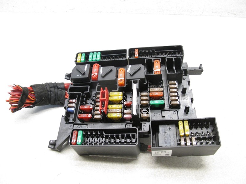 16-19 BMW F48 X1 2.0 FUSE RELAY JUNCTION MODULE FUSEBOX IN DASH FRONT OEM 012125