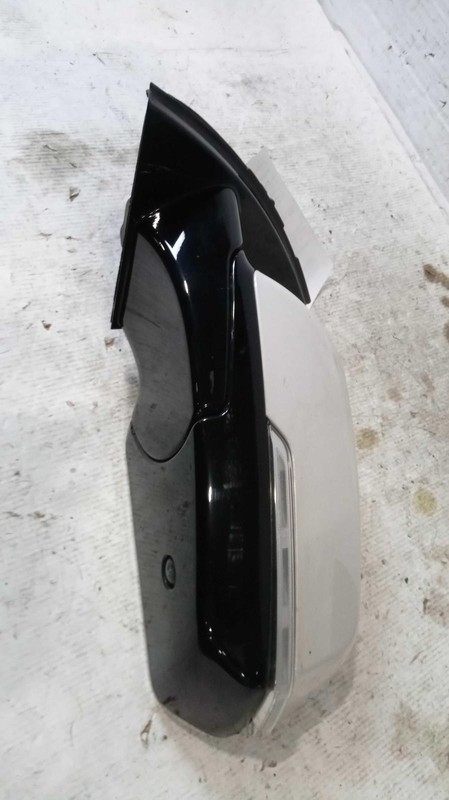 Used Left Door Mirror fits: 2019 Chevrolet Traverse power manual folding w/turn