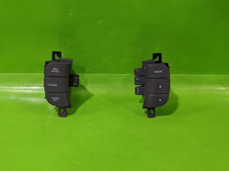 06-11 AZERA AUDIO CRUISE CONTROL WHEEL SWITCH PAIR OEM 4511-6