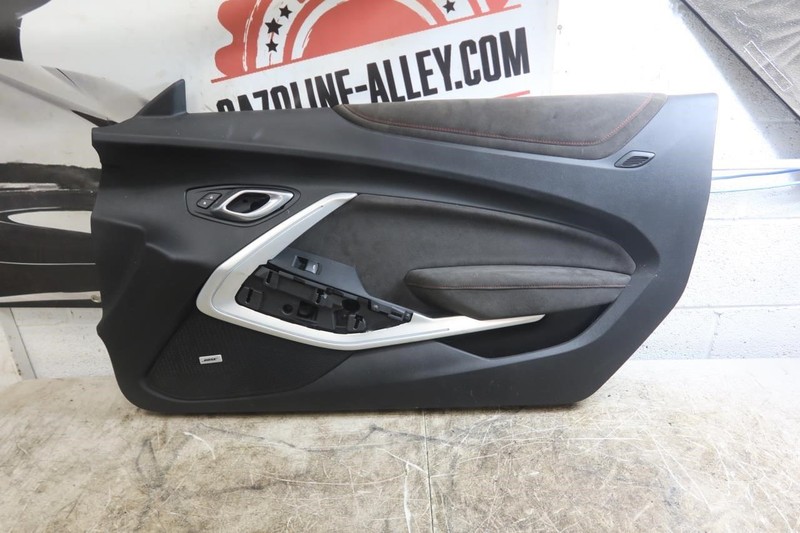 2017 2018 2019 Chevy Corvette C7 OEM Right RH Passenger Door Trim 84557720