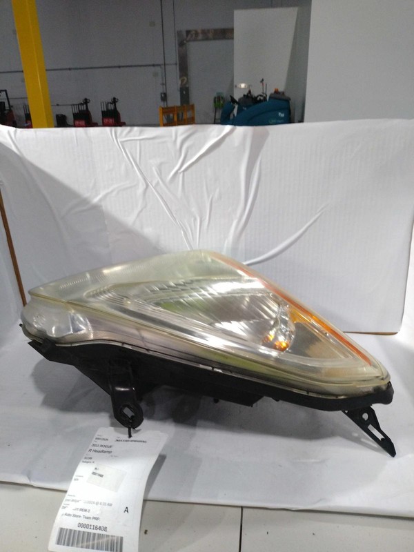 2011-2012 Nissan Rogue Right Headlight Assembly Silver Halogen Used 462671