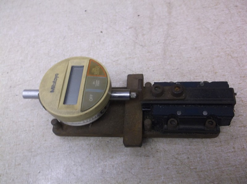 Mitutoyo IDS-1012E Digital Force Gauge Indicator / Bracket and Adjuster