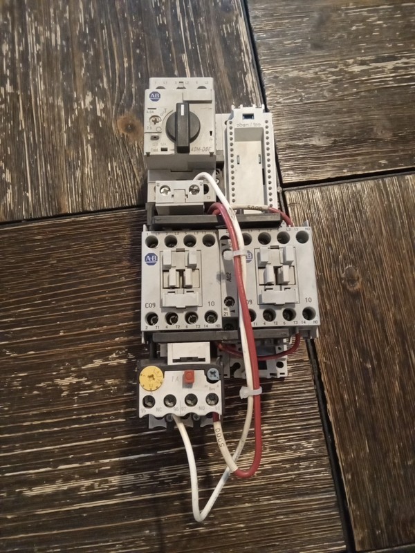 Allen-Bradley 140M-D8E-B40 Ser. B Circuit Breaker W/ Allen-Bradley 100-C09*10...