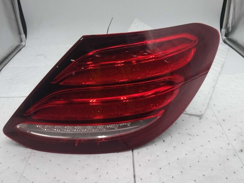 2017 MERCEDES E-CLASS Right Tail Light Assembly WHITE 650732 107K Miles
