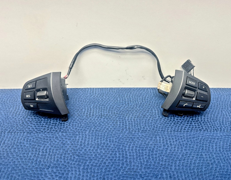 BMW F22 F30 320i 328i Front Steering Wheel Ring Lower MultiFunctional Switch OEM