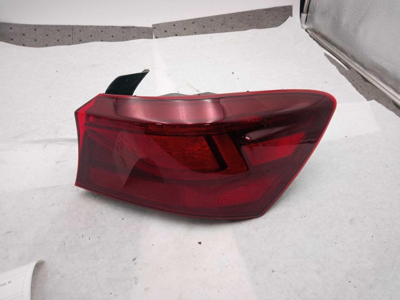 2020 KIA Forte Right Tail Light Assembly Silver OEM Used 676163 120K Miles