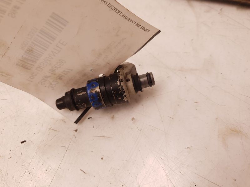 84 85 86 87 TOYOTA PICKUP SR5 FUEL INJECTOR