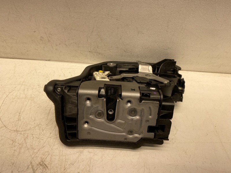 2016-2019 BMW X1 LEFT FRONT DOOR LOCK LATCH ACTUATOR ASSEMBLY OEM