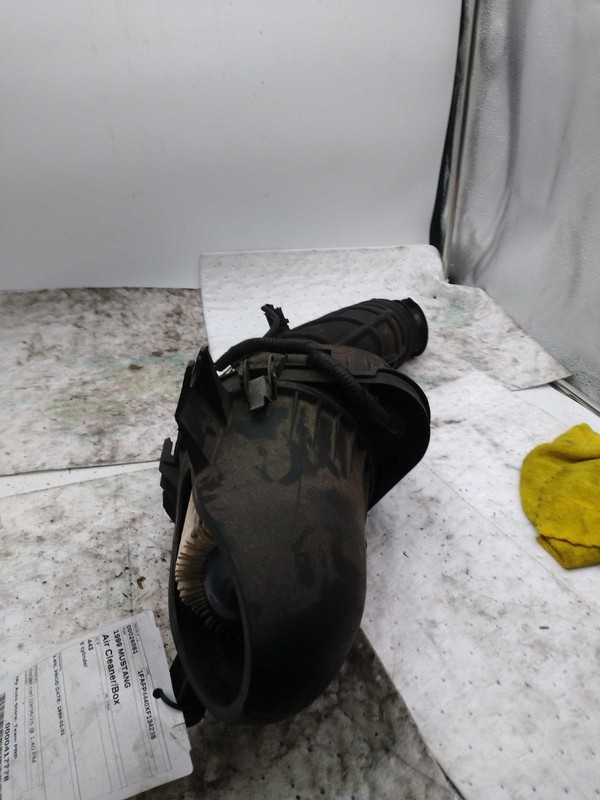Used Air Cleaner Assembly fits: 1999 Ford Mustang 6 cylinder Grade A