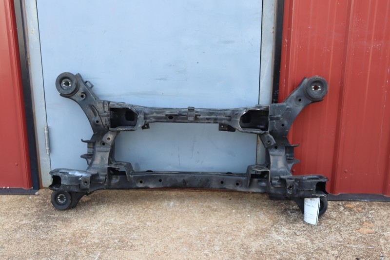 2016-2020 KIA SORENTO 2.4L REAR SUBFRAME CROSSMEMBER MOUNT BRACKET OEM