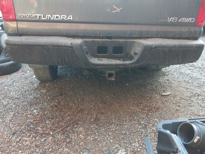 03-06 TOYOTA TUNDRA REAR BUMPER WITHOUT STEPSIDE WITH TOW PACKAGE GRAY-1E3