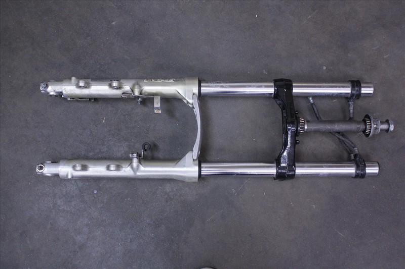 1983 YAMAHA XVZ12 T VENTURE FRONT STRUTS FORK UPPER TRIPLE TREE STEM XVZ 1200