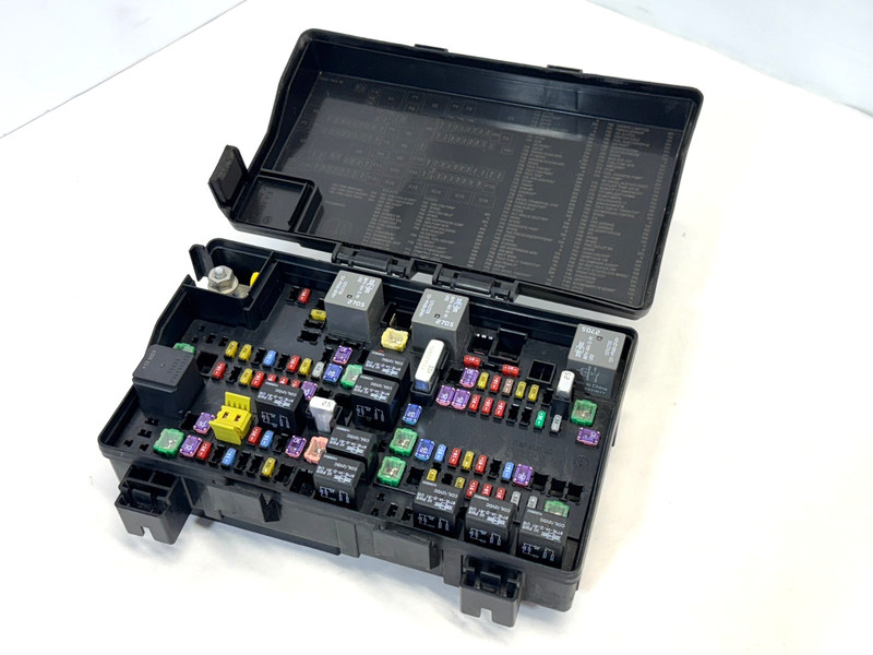✅ 2015-21 RAM 1500 Class FUSE BOX POWER DISTRIBUTION CENTER RELAY Engine Bay OEM