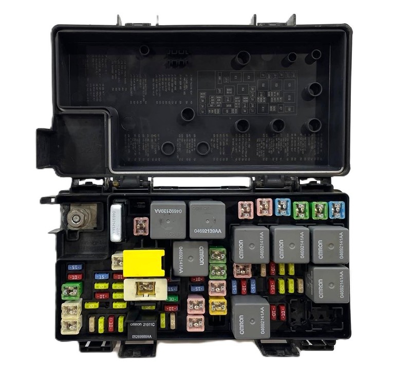 2009-2010 Jeep Liberty TIPM Totally Intergrated Power Fuse Box OEM 04692300AC