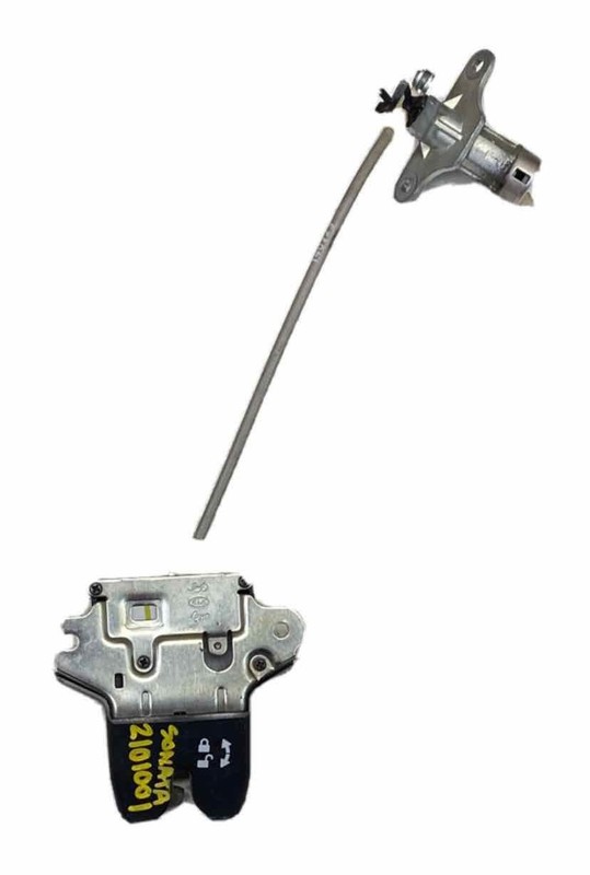 2015 HYUNDAI SONATA REAR TRUNK LATCH WITH KEY HOLE OEM