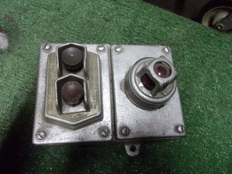 Crouse Hinds EF8172 LTS 125 Explosion Proof Pilot Light Switch Assy