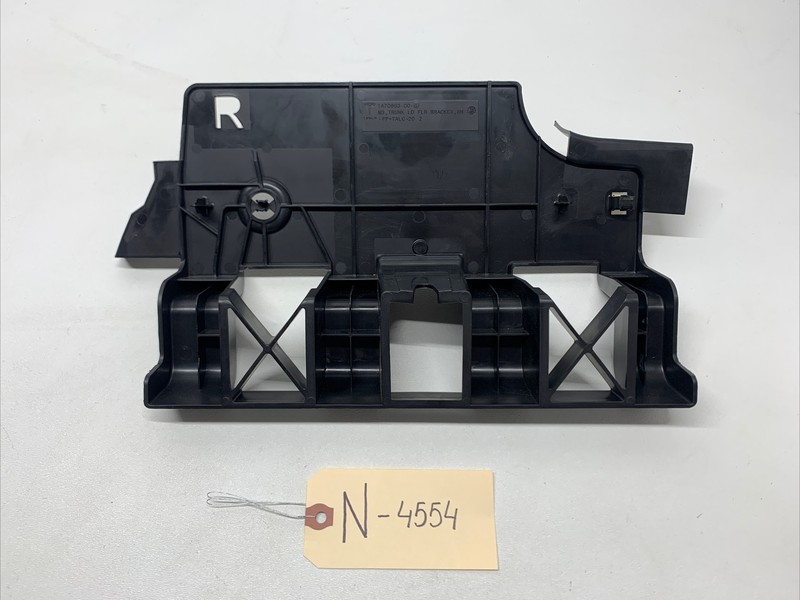 17-22 Tesla M 3 Trunk RH Side Luggage Floor Bracket Support 1470963-00 4554 B89
