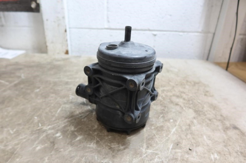 2010 Nissan UD 3300 J08E Engine Crankcase Ventilation Filter 7024252