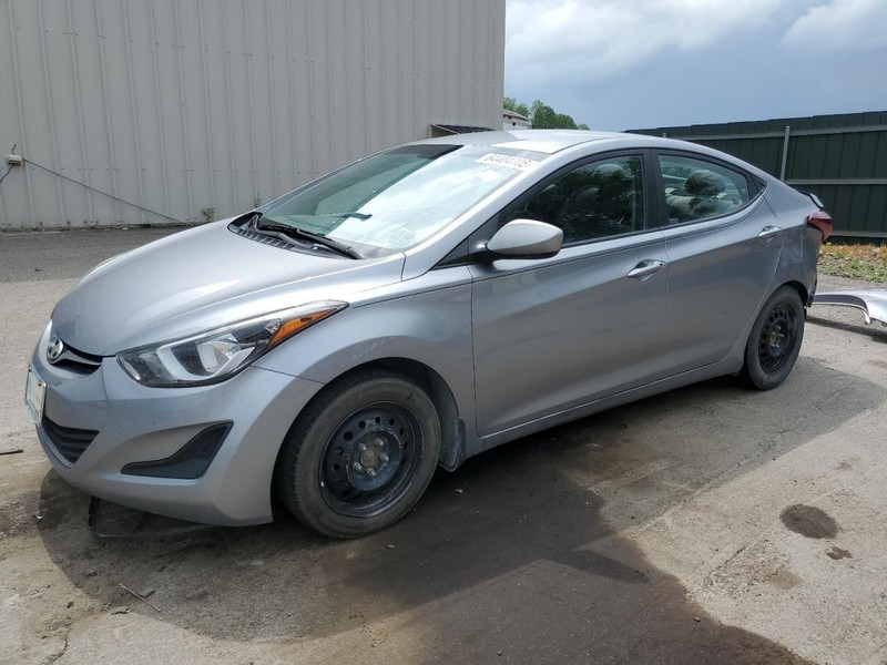 Used Right Headlight Assembly fits: 2016 Hyundai Elantra Cpe reflector US built
